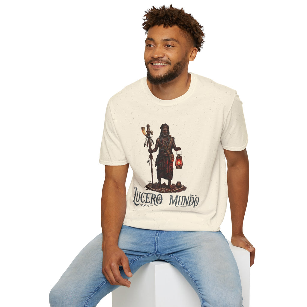 Camiseta Lucero Mundo “Guardián de la Noche” — Unisex Softstyle