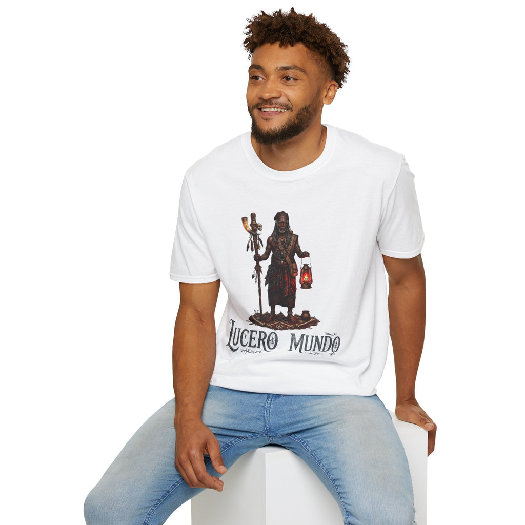 Camiseta Lucero Mundo “Guardián de la Noche” — Unisex Softstyle